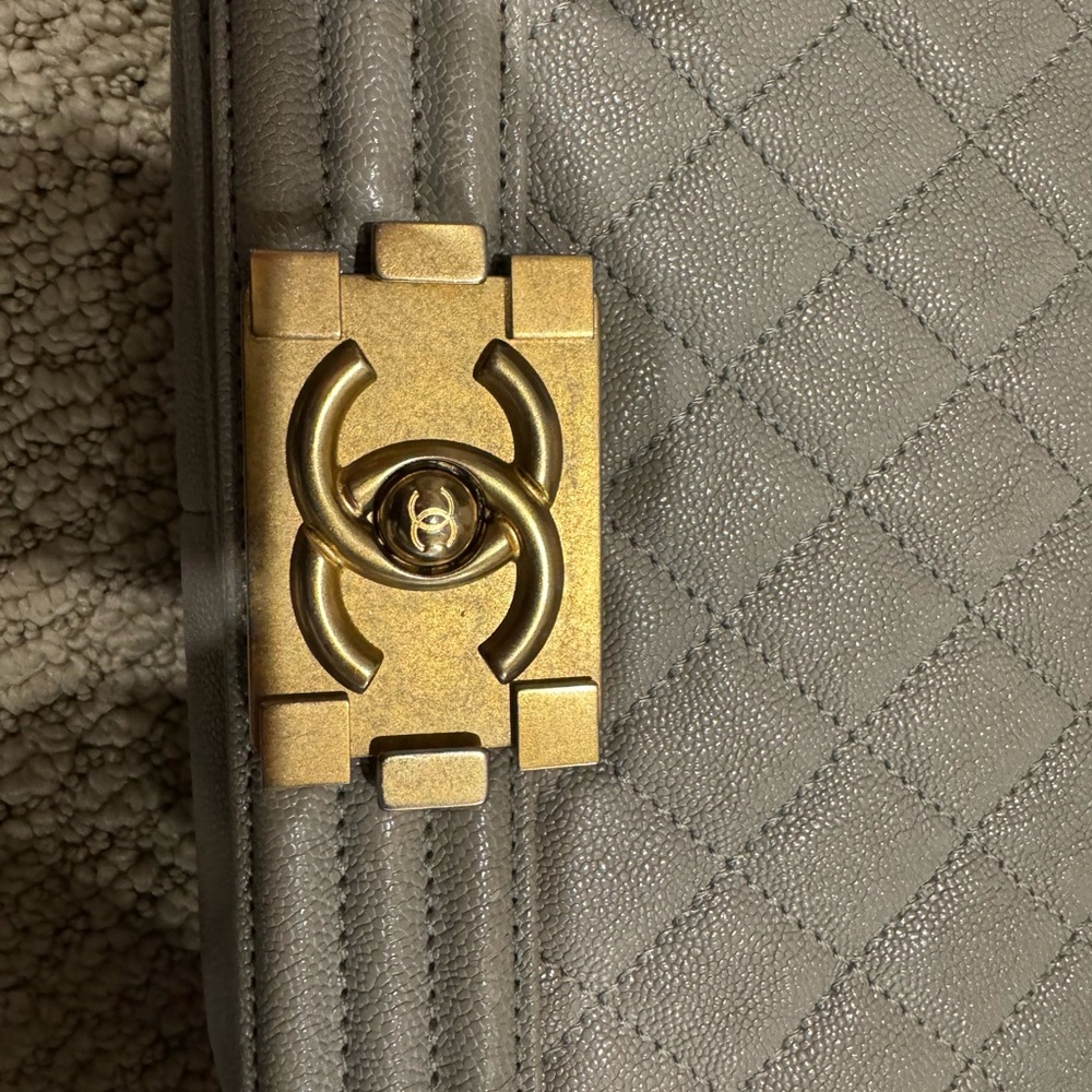 Chanel le boy - Picture 4 of 13